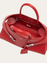 Load image into Gallery viewer, Hug Handbag in Flame Red (M)
