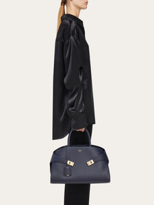 Hug Handbag in Midnight Blue (L)