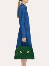 Load image into Gallery viewer, Hug Handbag in Forest Green (M)
