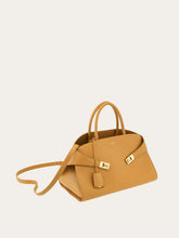 Load image into Gallery viewer, Hug Handbag in Light Camel (L)
