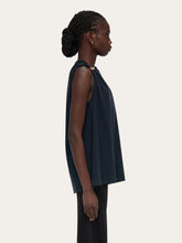 Load image into Gallery viewer, Crew Neck T-shirt with Golden Clip in Black
