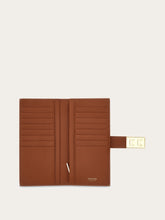 Load image into Gallery viewer, Hug Continental Wallet in Cognac
