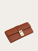 Load image into Gallery viewer, Hug Wallet with Chain in Cognac

