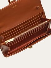 Load image into Gallery viewer, Hug Wallet with Chain in Cognac

