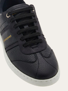 Achille in Black