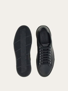 Clayton in Nero