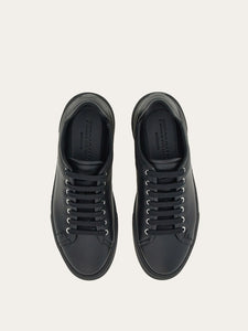 Clayton in Nero