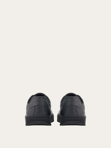 Clayton in Nero