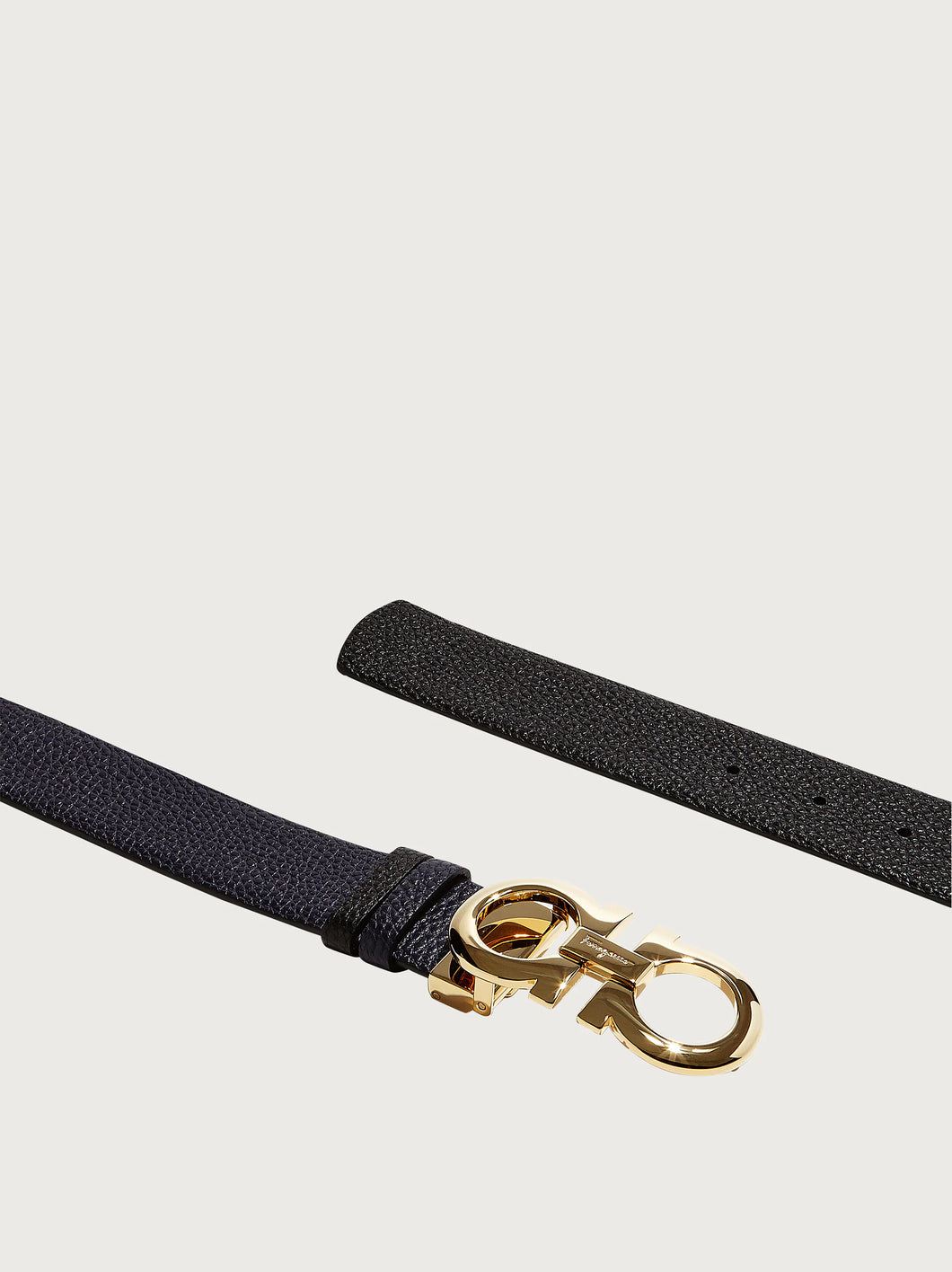 Reversible and adjustable gancini belt